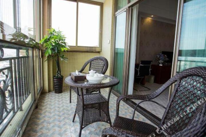 Houten Hotel