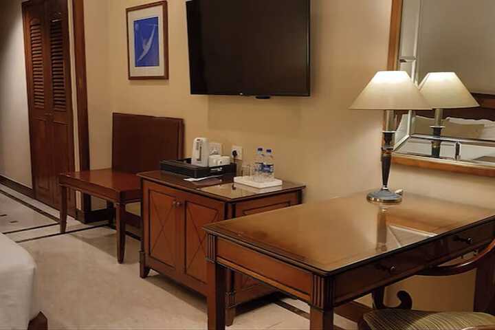 Room 52 of 75