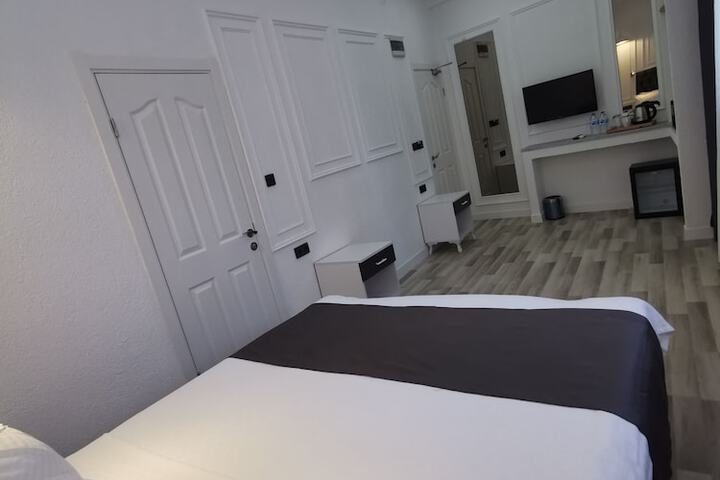 Room 53 of 85