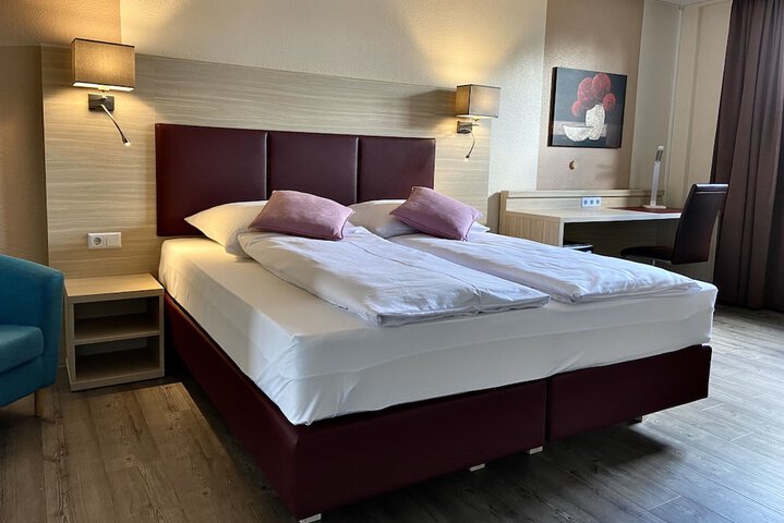 Room 7 of 37