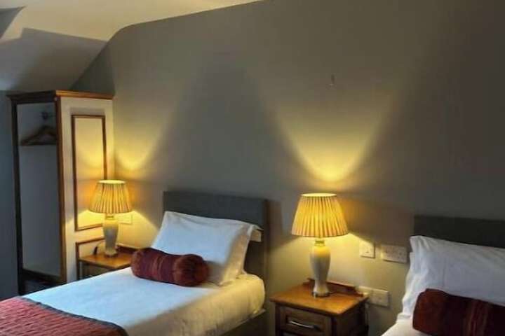 Room 17 of 33