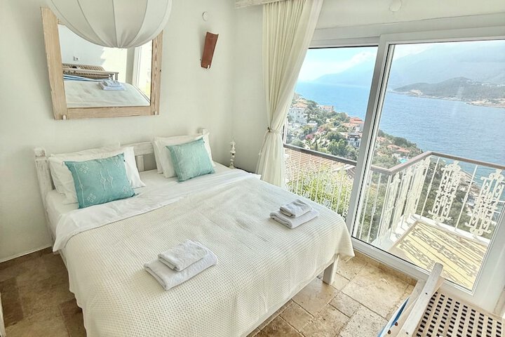 Room 2 of 23
