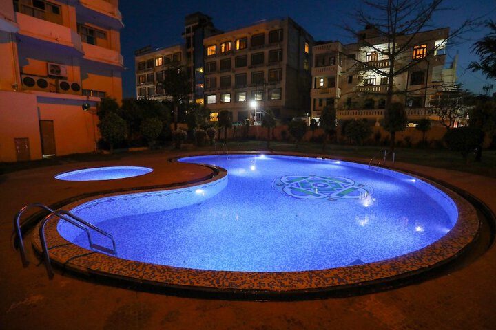 Pool 40 of 60