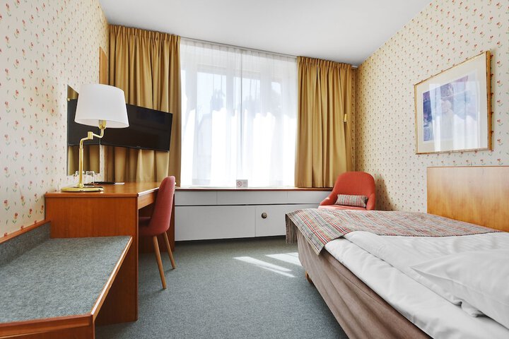 Room 8 of 71
