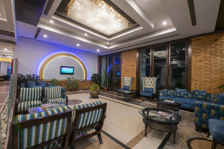 Entrance & Lobby