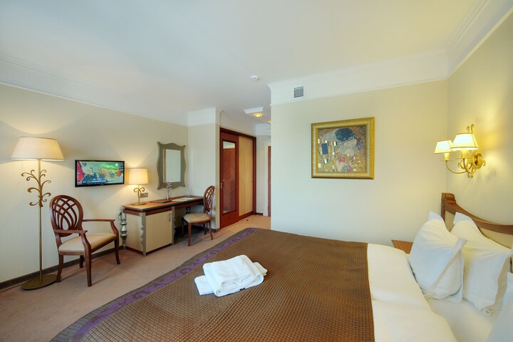Room 5 of 47