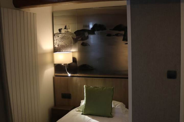 Room 27 of 94