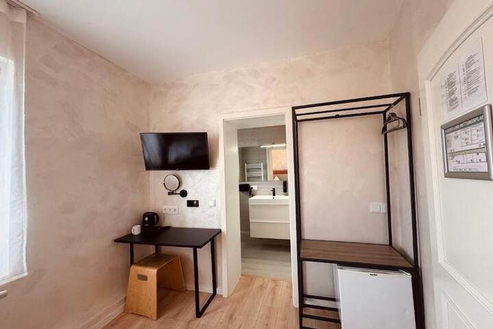 Room 2 of 4