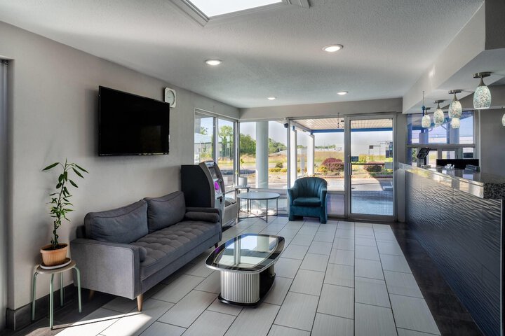 Entrance & Lobby