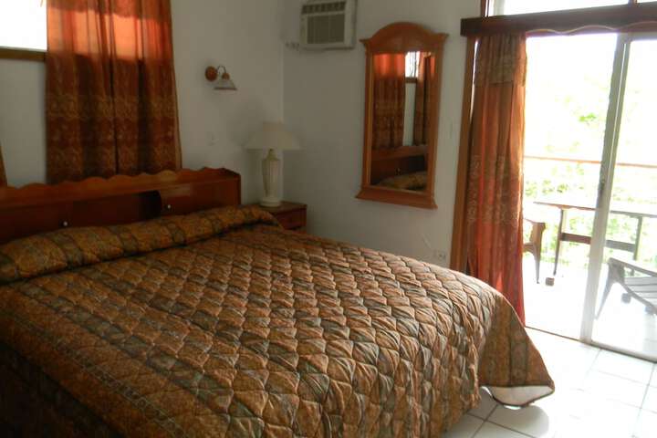 Room 7 of 18