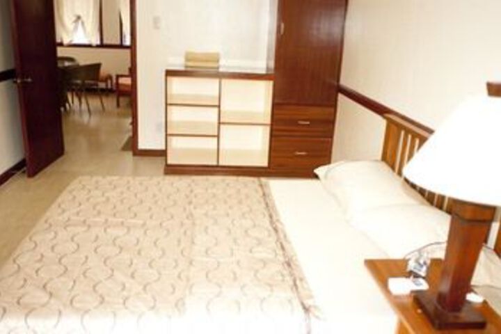 Room 10 of 25