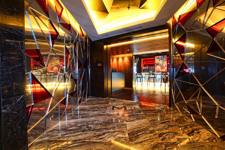 Lounge 27 of 47