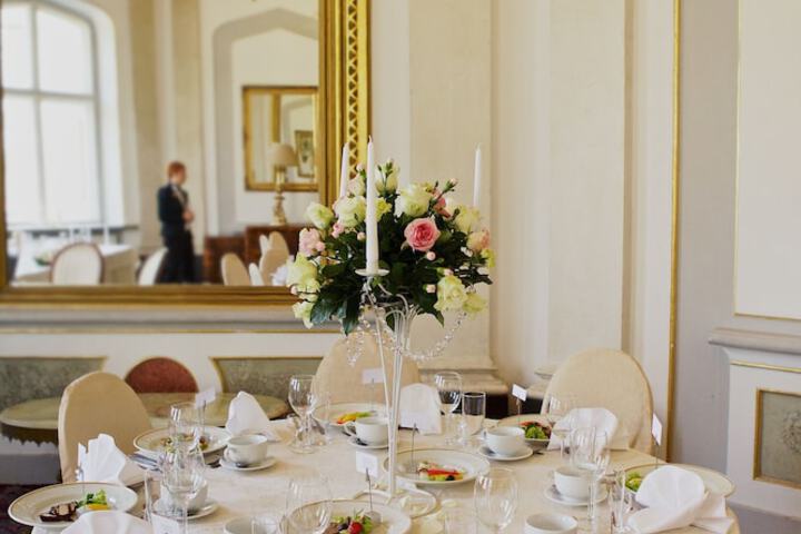 Ballroom/Hall 2 of 18