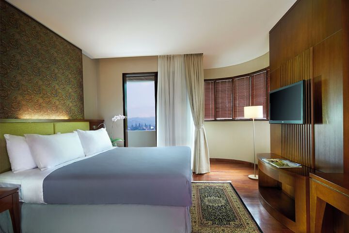 Room 15 of 48