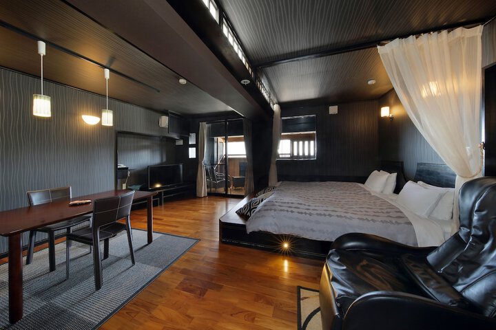 Room 8 of 68