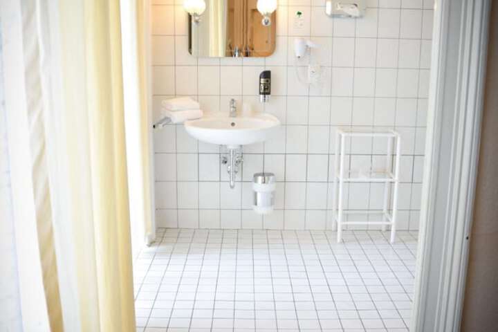 Room 15 of 21