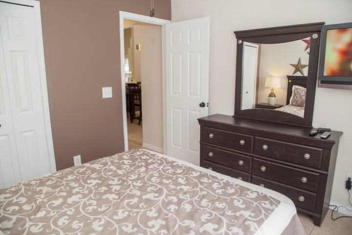 Room 7 of 27