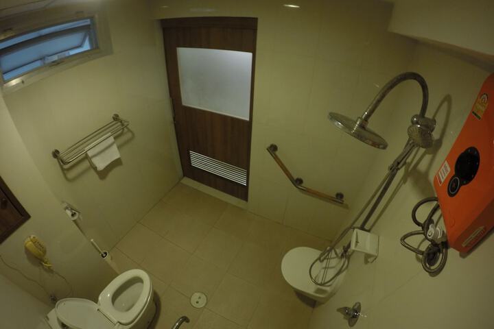 Room 53 of 77