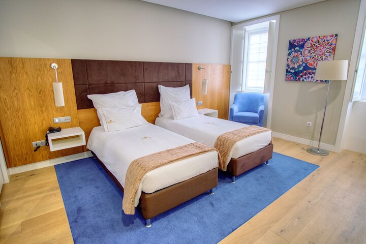 Room 7 of 33