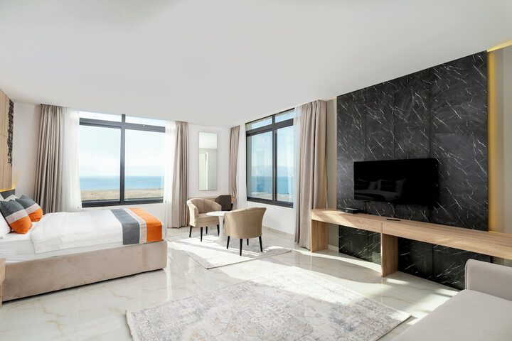 Room 33 of 50