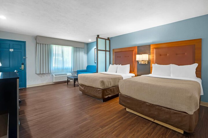 Room 33 of 64