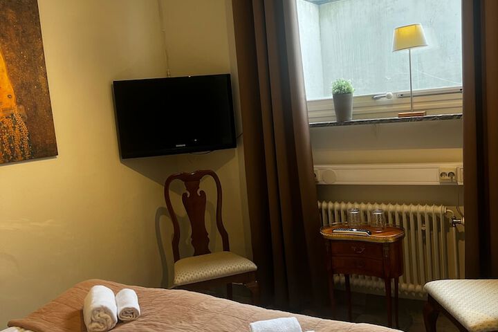 Room 10 of 25