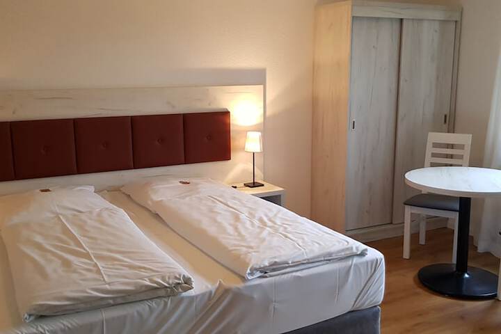 Room 4 of 61