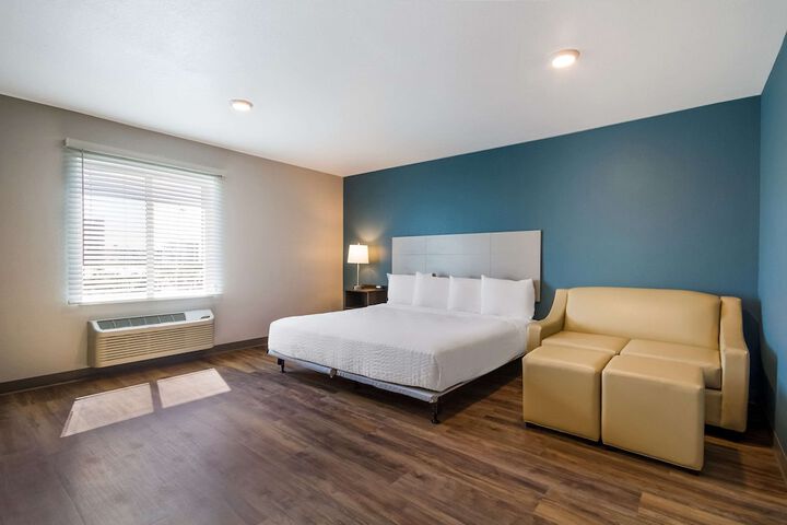 Standard | King Bed (3 of 10)