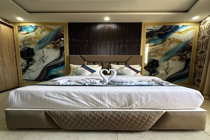 Room 15 of 52