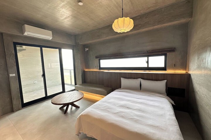 Room 8 of 50