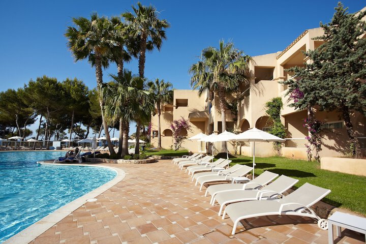 Hotel Pool