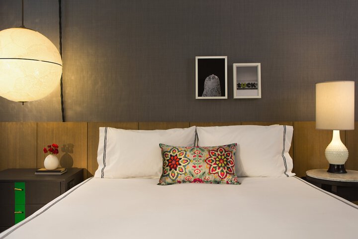Premium King Bed (17 of 20)