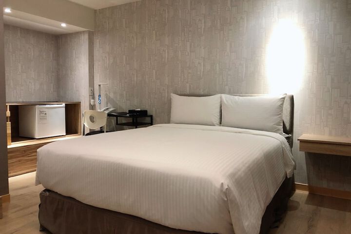 Room 4 of 34