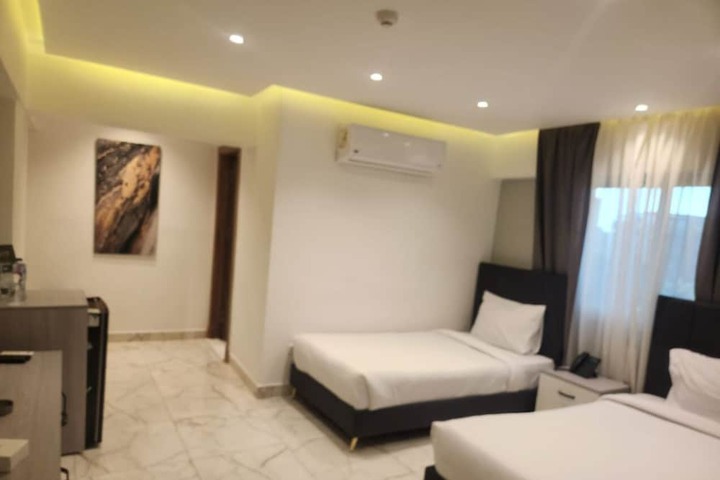 Room 25 of 85