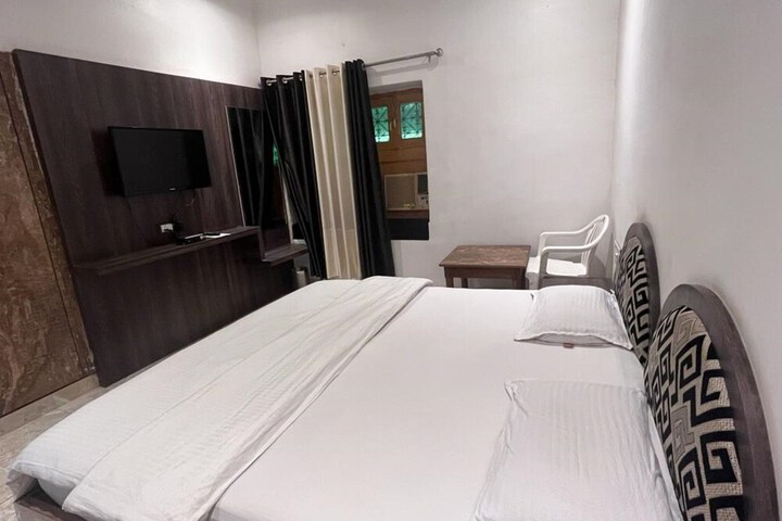 Room 2 of 15