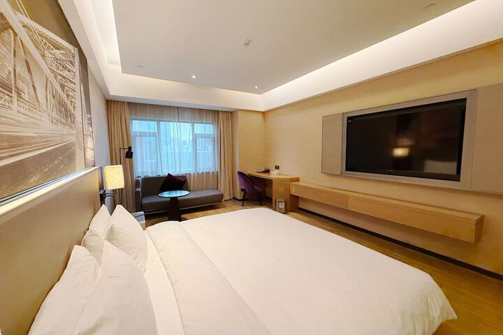 Room 8 of 35