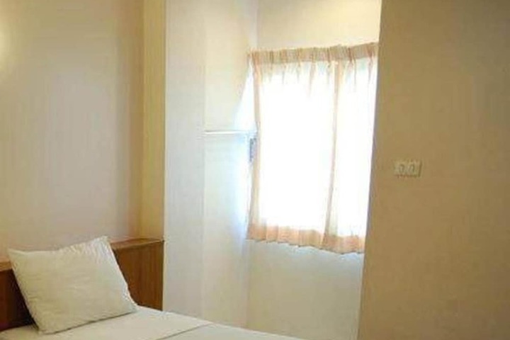 Room 13 of 28