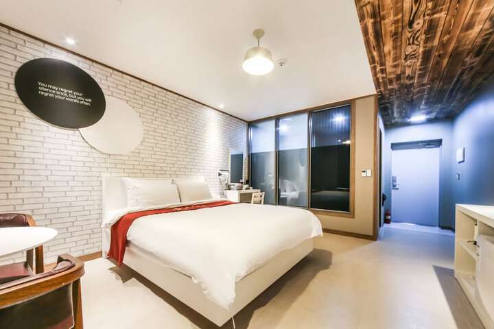 Room 13 of 60