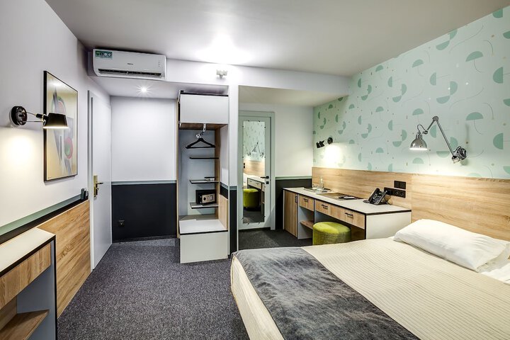 Room 10 of 47