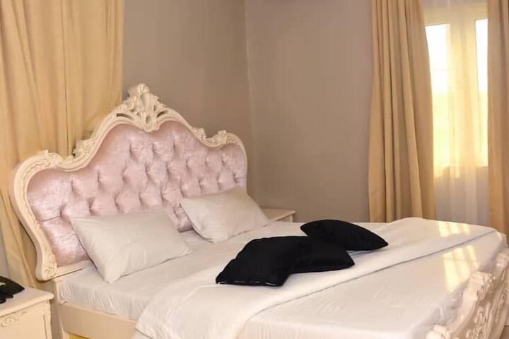 Room 15 of 28