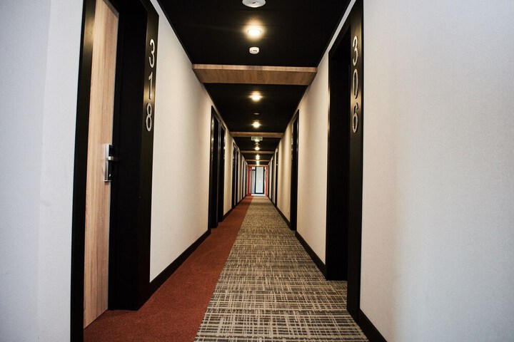 Ballroom/Hall 34 of 35