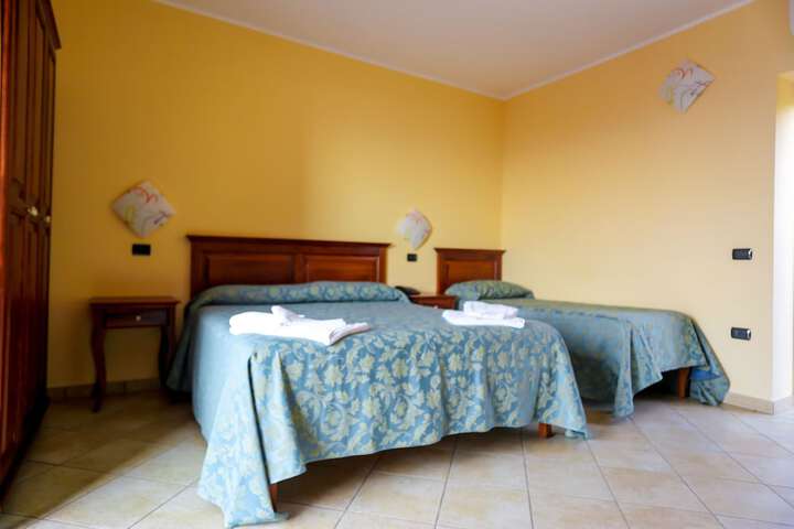 Room 6 of 35