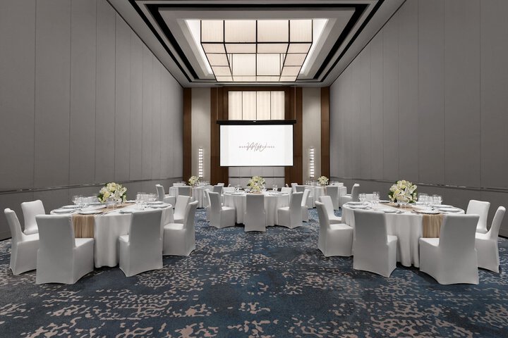 Ballroom/Hall 84 of 97
