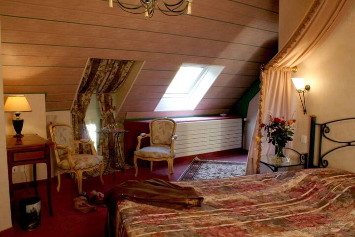 Room 3 of 33