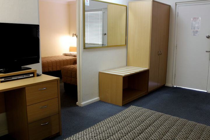 Room 18 of 33