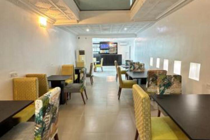 Lounge 2 of 26