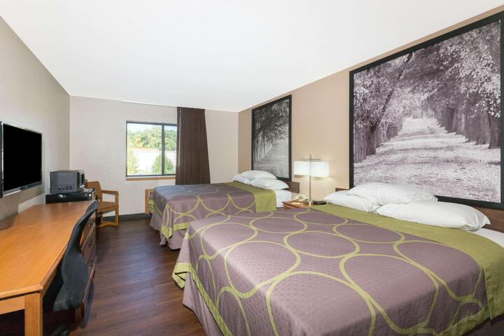 1 Queen Bed (12 of 12)