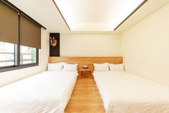 Room 11 of 25
