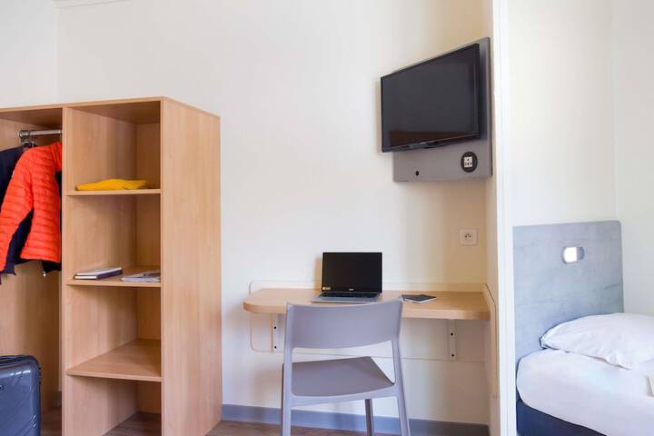 Room 5 of 36