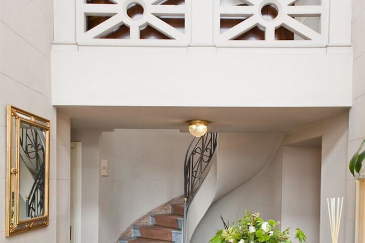 Entrance & Lobby